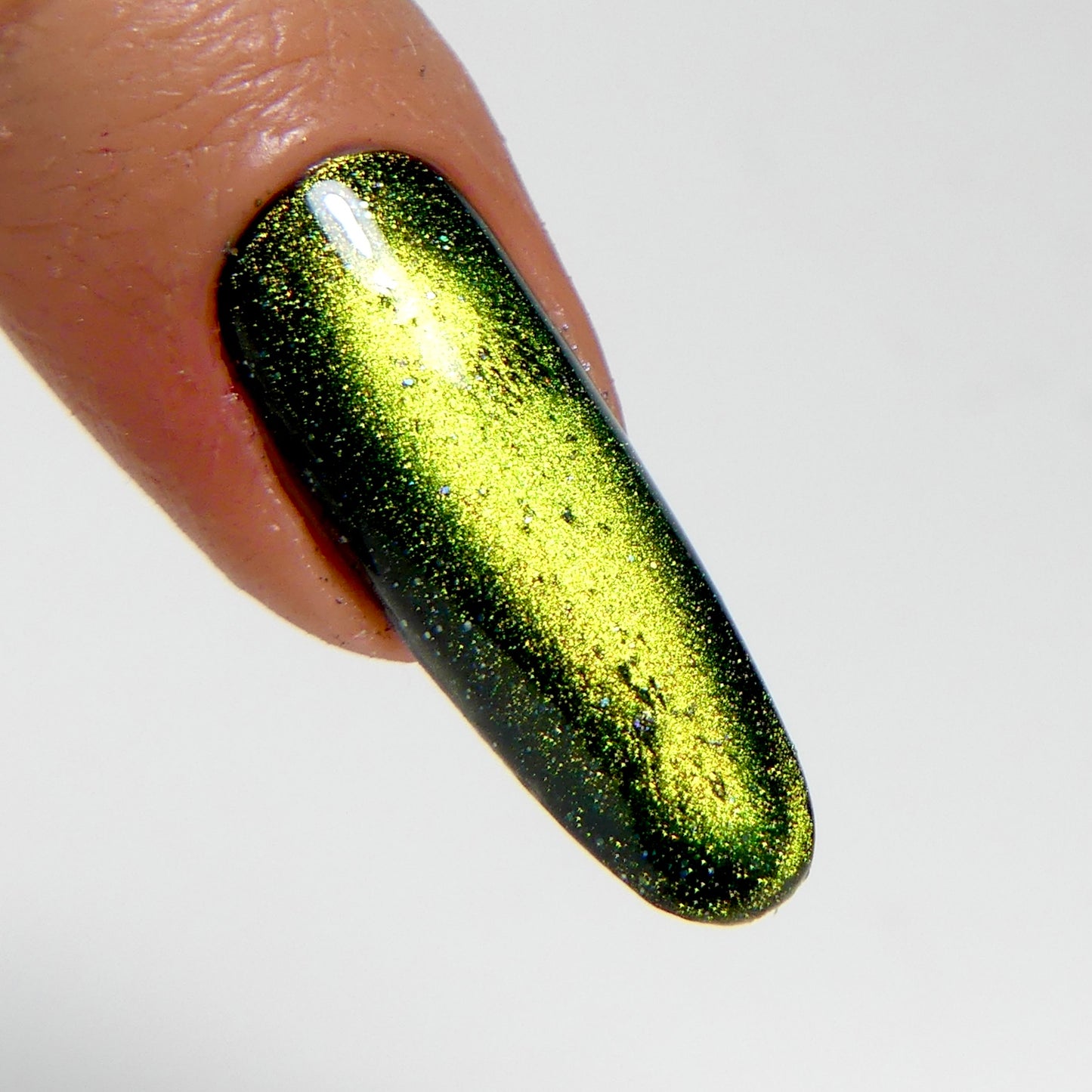 Load image into Gallery viewer, Cat Eye Gel Polish - Forest Green (Nightshade Collection)
